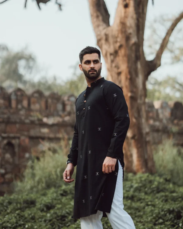 SARVA : Jamdani Black Knee-Length Kurta
