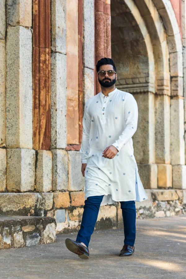 Shweth : Jamdani White Knee-Length Kurta
