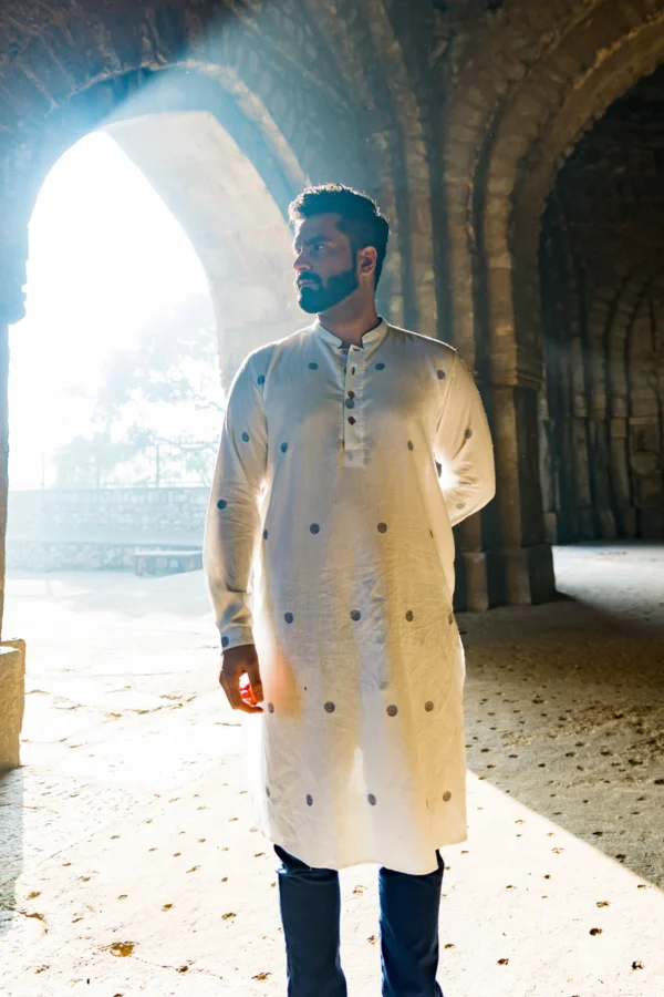 Shweth : Jamdani White Knee-Length Kurta - Image 4