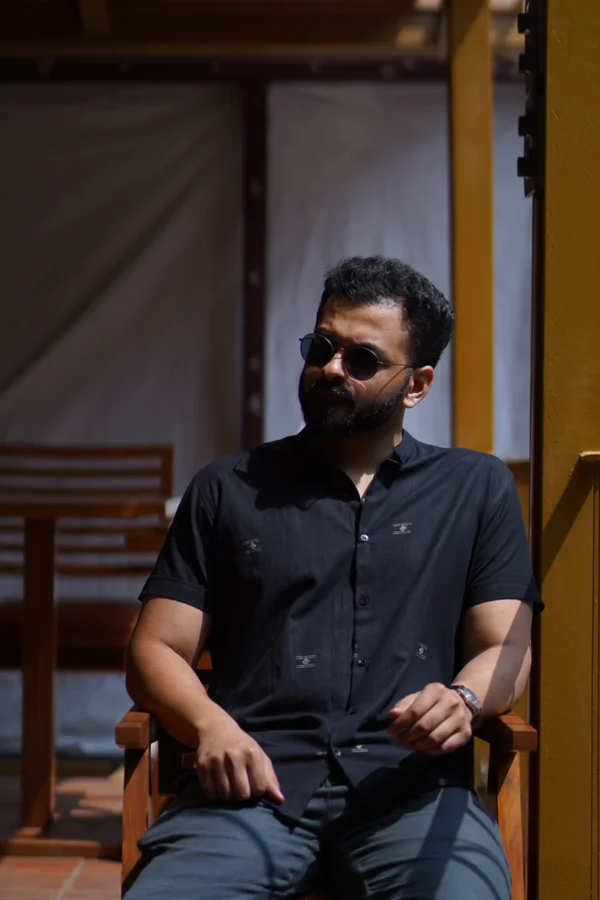 Aranya : Jamdani Black Half-sleeve Shirt