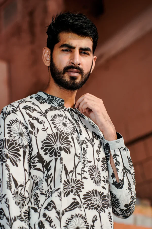 Gulshan : Screen Print Mulmul White Knee-Length Kurta Set - Image 3