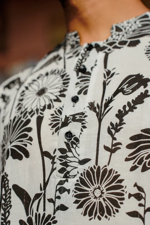 Gulshan : Screen Print Mulmul White Knee-Length Kurta Set - Image 4